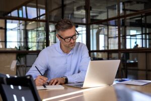 Man using laptop to get more value from enterprise data with MongoDB and Studio 3T