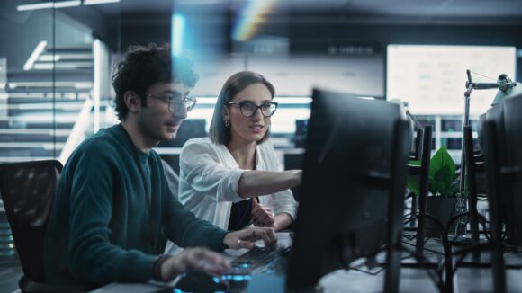 Sviluppatori che esplorano i dati di MongoDB